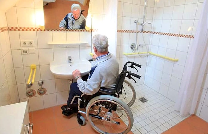 Обустройство ванной комнаты для тяжелобольного или пожилого человека Обустройство ванной комнаты для тяжелобольного или пожилого человека